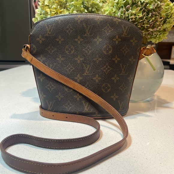 Vintage Authentic Louis Vuitton Crossbody Bucket Purse - Picture 3 of 16